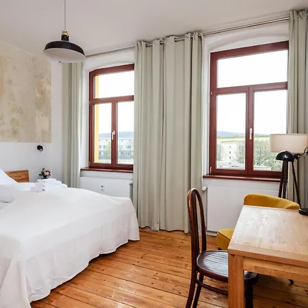 Homestay Kuenstlerzimmer In Der Haeselburg - Hanseatische *