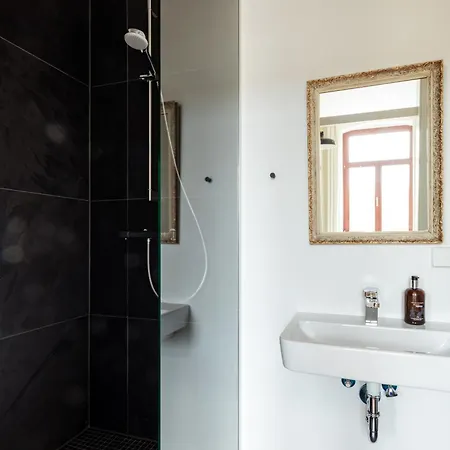 Homestay Kuenstlerzimmer In Der Haeselburg - Hanseatische Gera