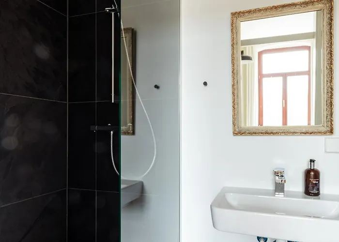 Homestay Kuenstlerzimmer In Der Haeselburg - Hanseatische Gera