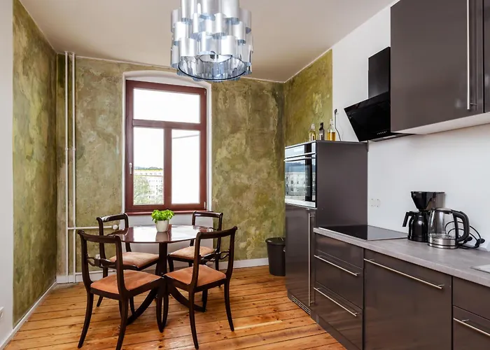 Homestay Kuenstlerzimmer In Der Haeselburg - Hanseatische Gera